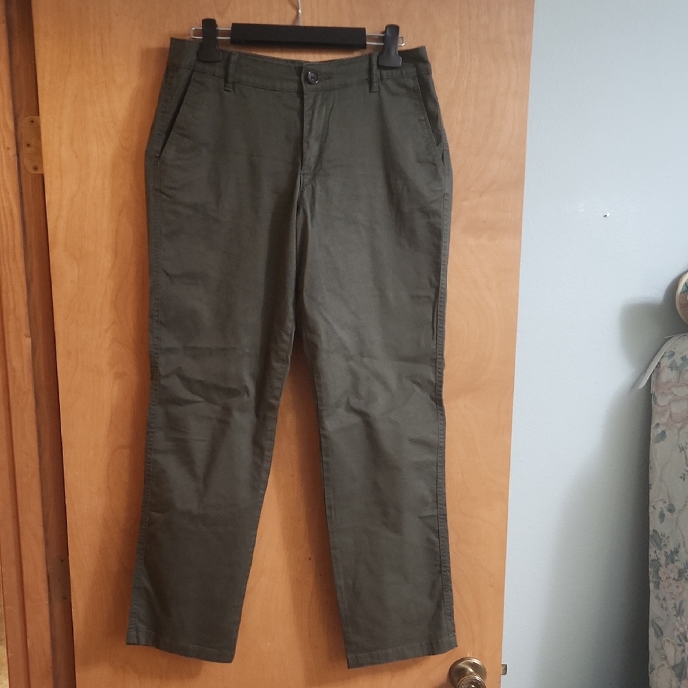 Amazon Essentials Men's Dark Green Chinos